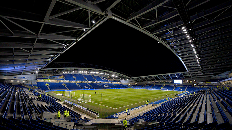 Brighton and Hove Albion Stadium under nattid. Se alla fotbollsresor och biljetter till Brighton & Hove Albion, Premier League England