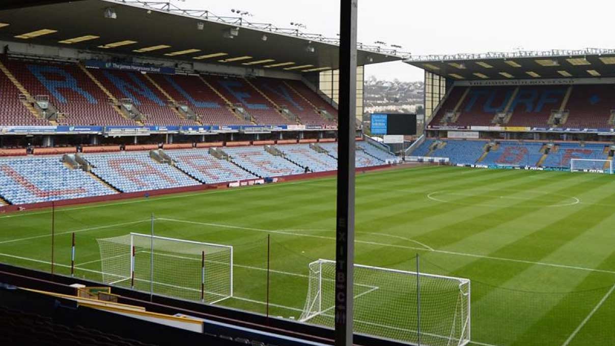 Turf Moor tillhrande Burnley Football Club med lktare. Tar dig till fotbollsresor i Burnley, Lancashire, England